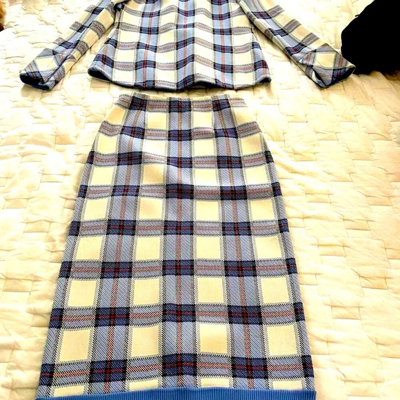 Like new ST John skirt and jacket set Sz S - Picture 7 of 8